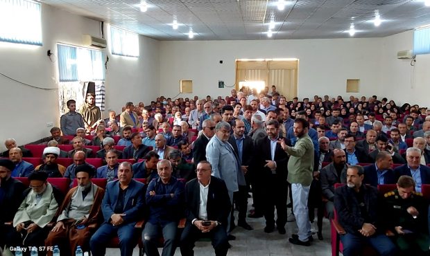 لنده فرزند خود را در آغوش پذیرفت لنده فرزند خود را در آغوش پذیرفت