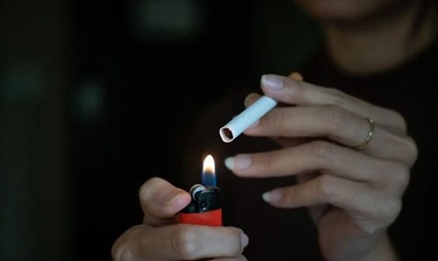 رواج استعمال سیگار در نمایش خانگی؛ وقتی دود اعتیاد از پرده هنر بالا میرود! رواج استعمال سیگار در نمایش خانگی؛ وقتی دود اعتیاد از پرده هنر بالا میرود!